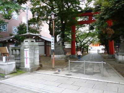 Hanazono Jinja entrance (main)