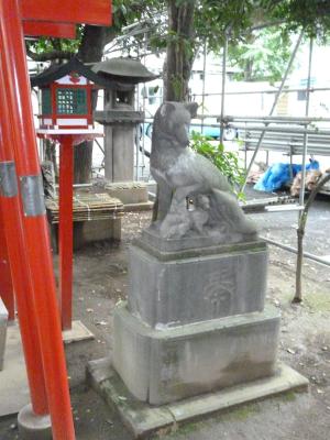 Fox statue, Inari shrine at Hanazono Jinja