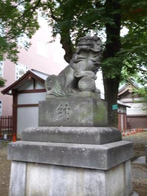 Lion statue, Hanazono Jinja