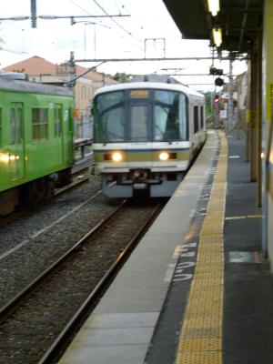 rapid train to Nara arriving in Jouyou