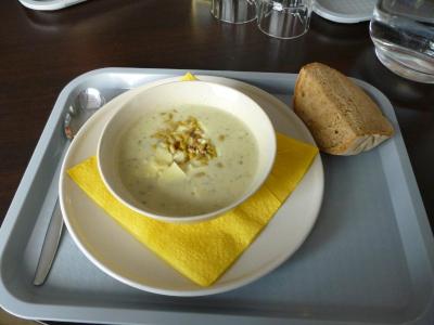 汁バッフェイのアーティチョーク汁・artichoke soup from the "soup buffet"